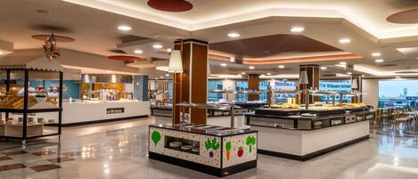 5 restaurants, breakfast, lunch, dinner served; international cuisine