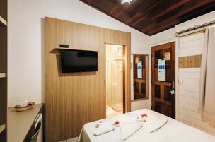 Economy Double Room | Minibar, individually decorated, desk, soundproofing