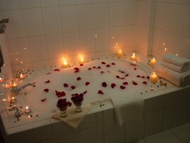 Junior Suite | Deep soaking bathtub