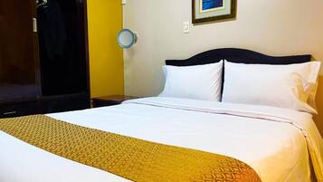 Rom – superior | Dundyner, senger med overmadrass, safe på rommet og skrivebord