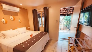 Habitación estándar con 2 camas individuales, lanai | Minibar, caja fuerte, cortinas opacas y wifi gratis