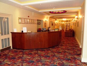 Lobby lounge - Three Queens Hotel (Burton on Trent)
