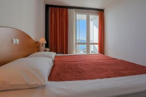 Desk, blackout curtains, free WiFi, bed sheets