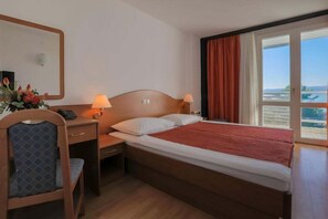 Bureau, rideaux occultants, Wi-Fi gratuit, draps fournis