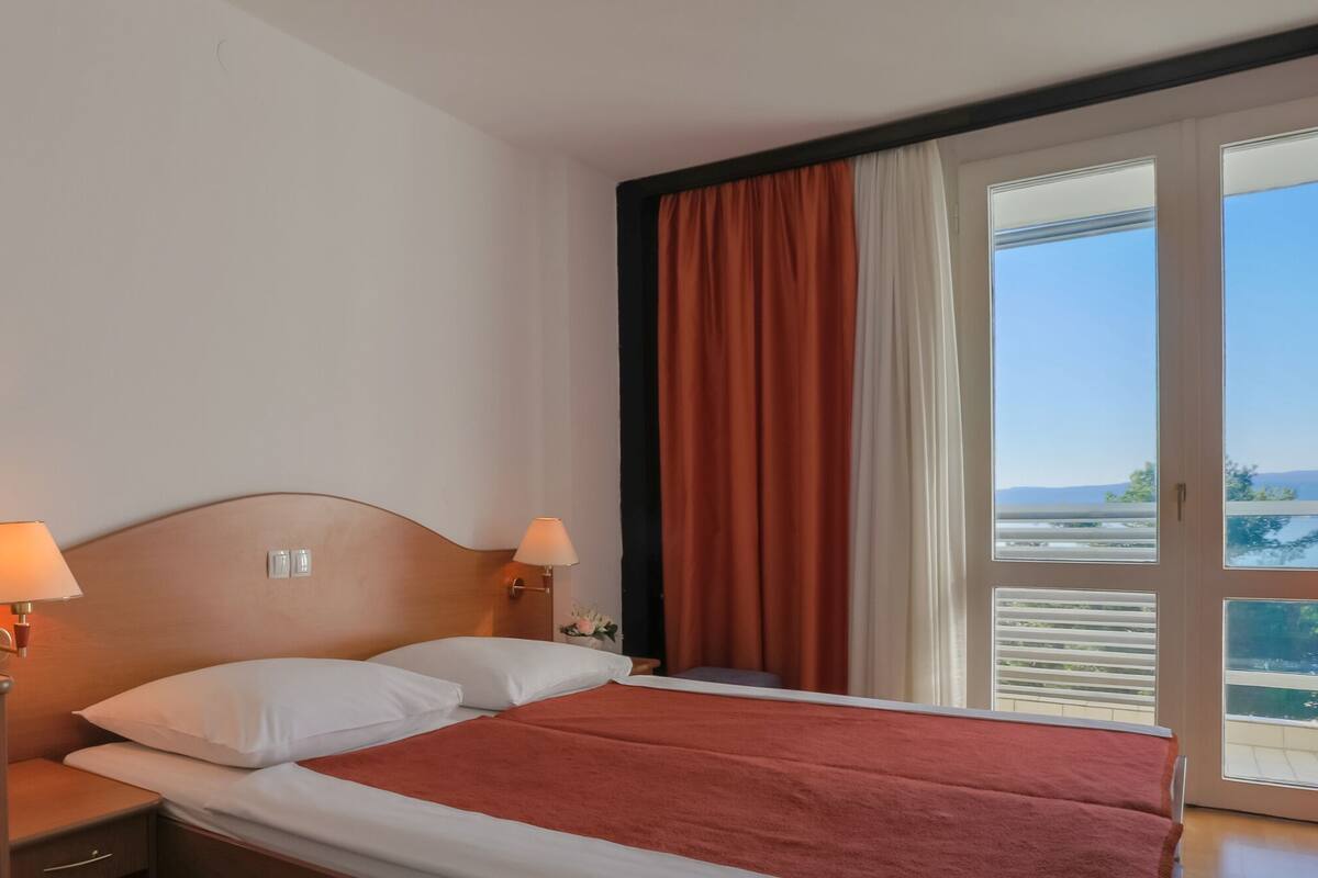 Desk, blackout curtains, free WiFi, bed sheets