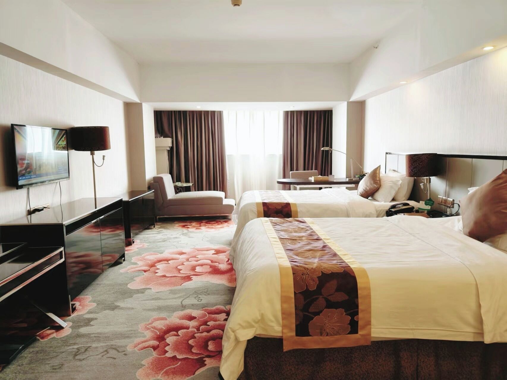 1 bedroom, down duvets, in-room safe, desk