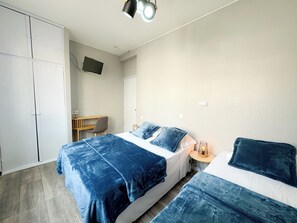 Basic Triple Room, Multiple Bedrooms, Accessible | In-room safe, free WiFi - Residencial Monaco 38051-AL (Funchal)