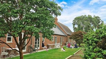 Honeymoon Suite | Garden view