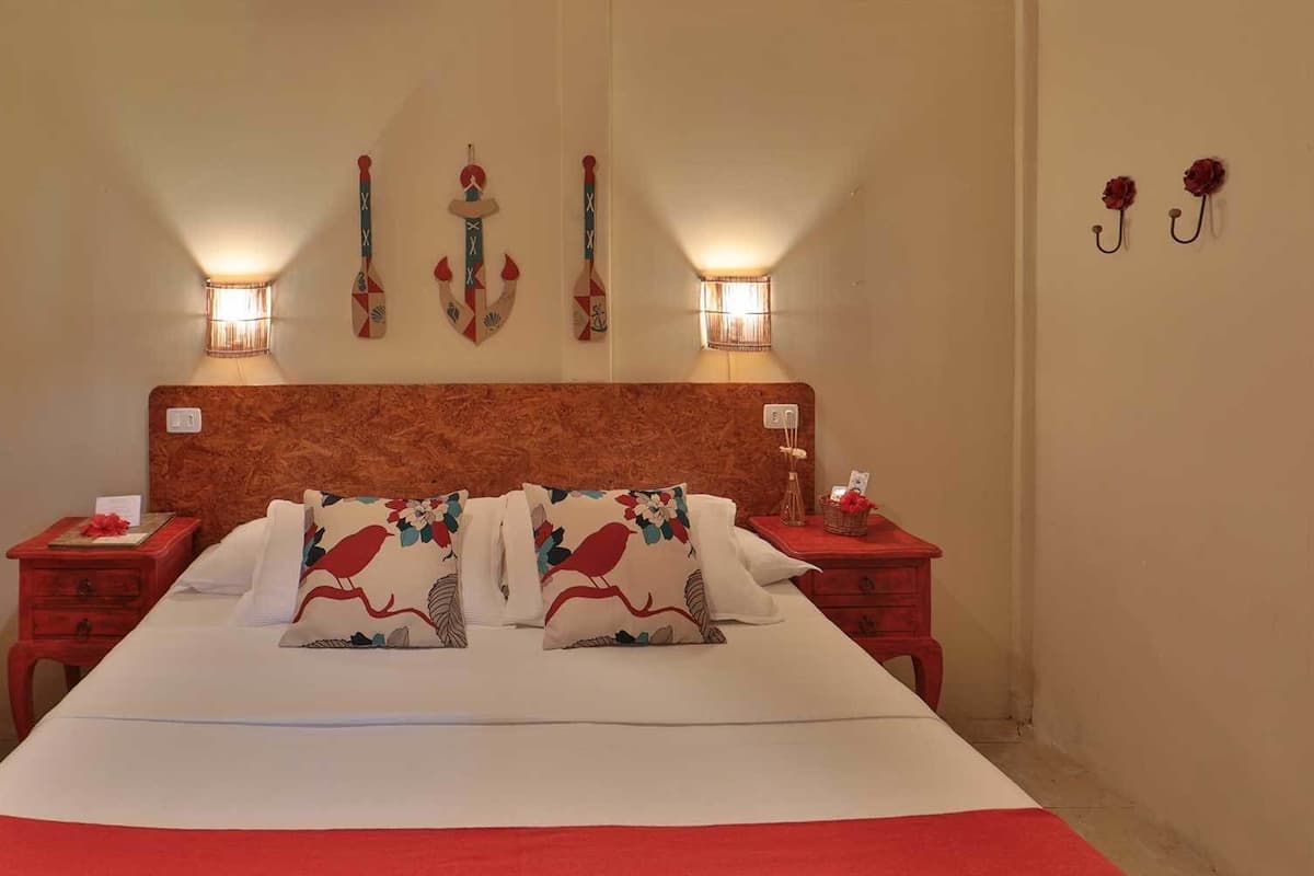 Suite Basic, vista oceano | 1 camera, minibar, una cassaforte in camera, tende oscuranti