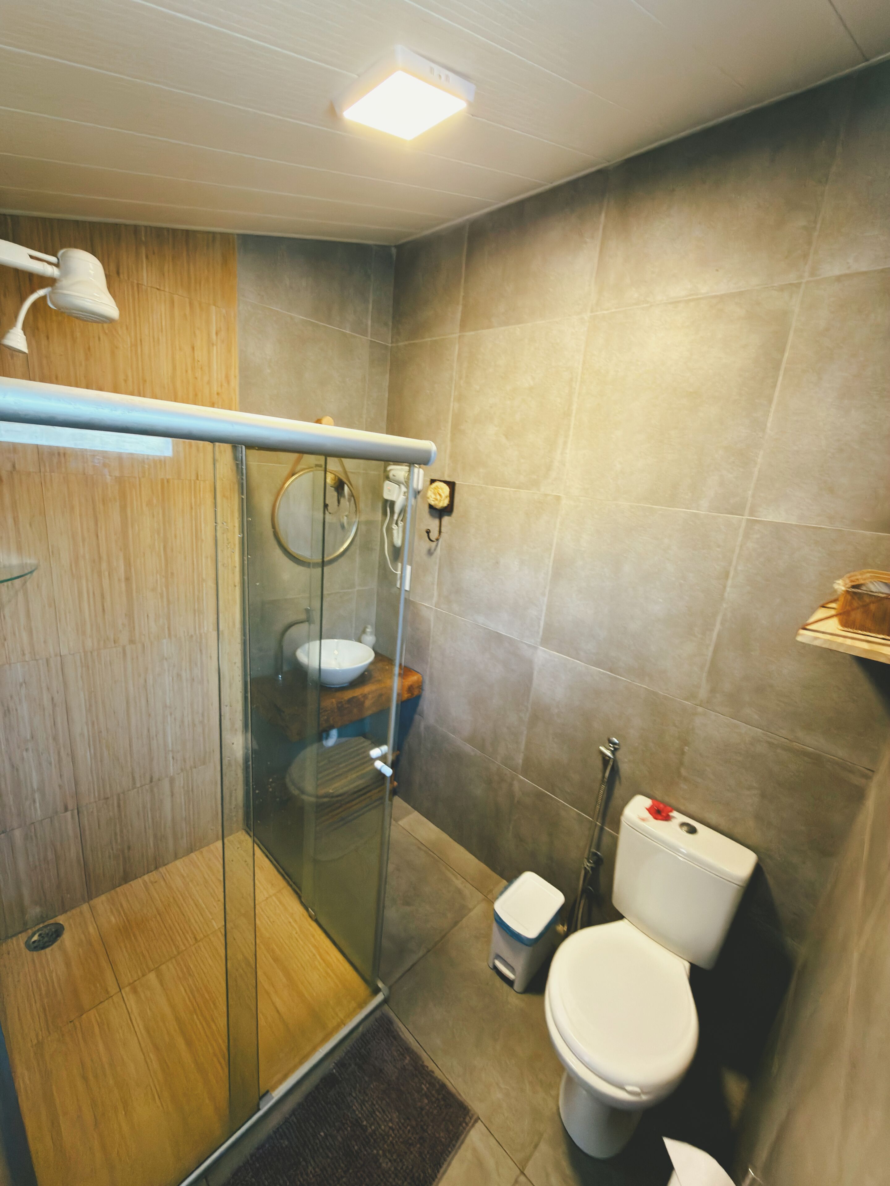 Basic-Doppelzimmer, Gartenblick | Badezimmer | Dusche, kostenlose Toilettenartikel, Haartrockner, Handtücher