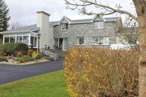 Exterior - Carrown Tober House (Oughterard)