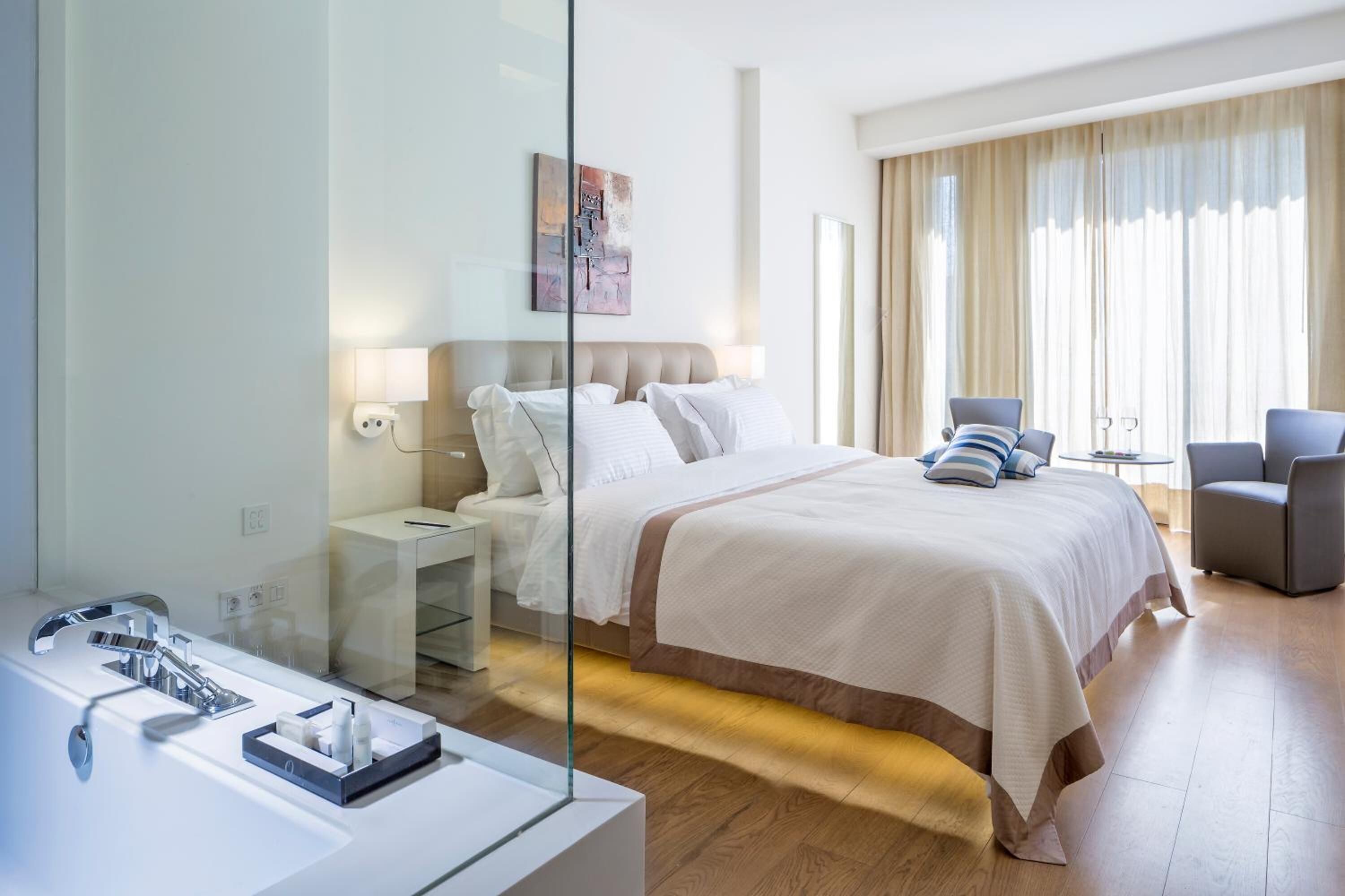 minibar, in-room safe, blackout curtains, soundproofing