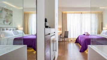 Minibar, caja fuerte, cortinas opacas y sistema de insonorización