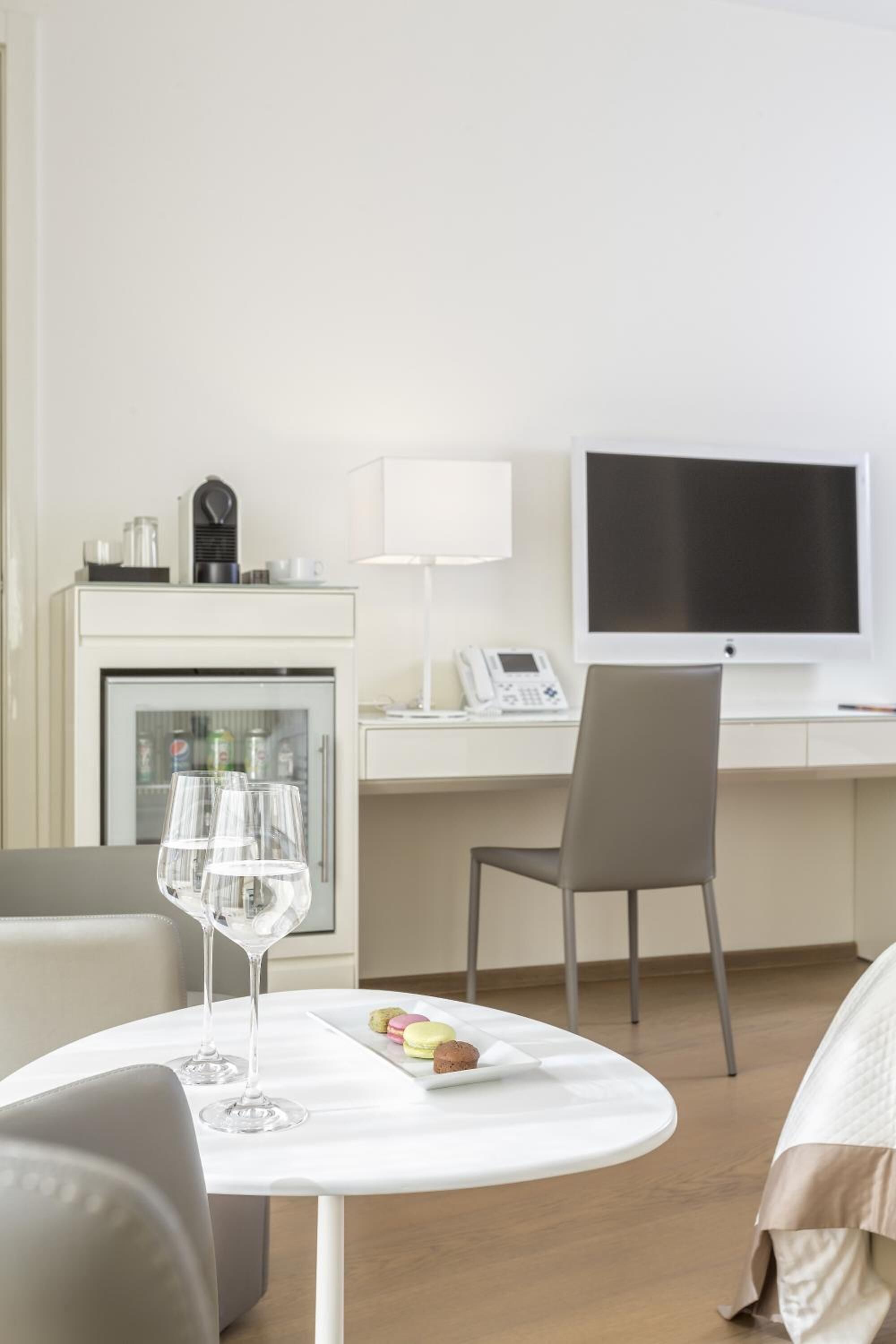 breakfast, lunch, dinner served; international cuisine, pool views