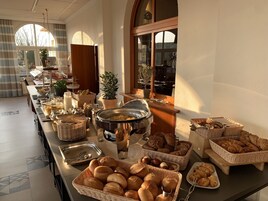 Desayuno buffet incluido todos los días 