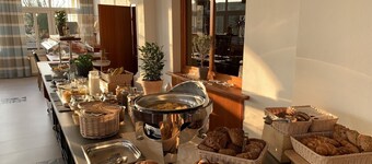 新李伯湖區飯店