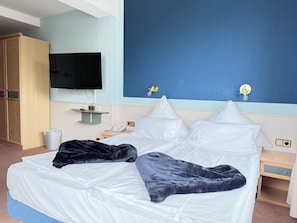 Double Room, Partial Sea View | Hypo-allergenic bedding, in-room safe, desk, laptop workspace