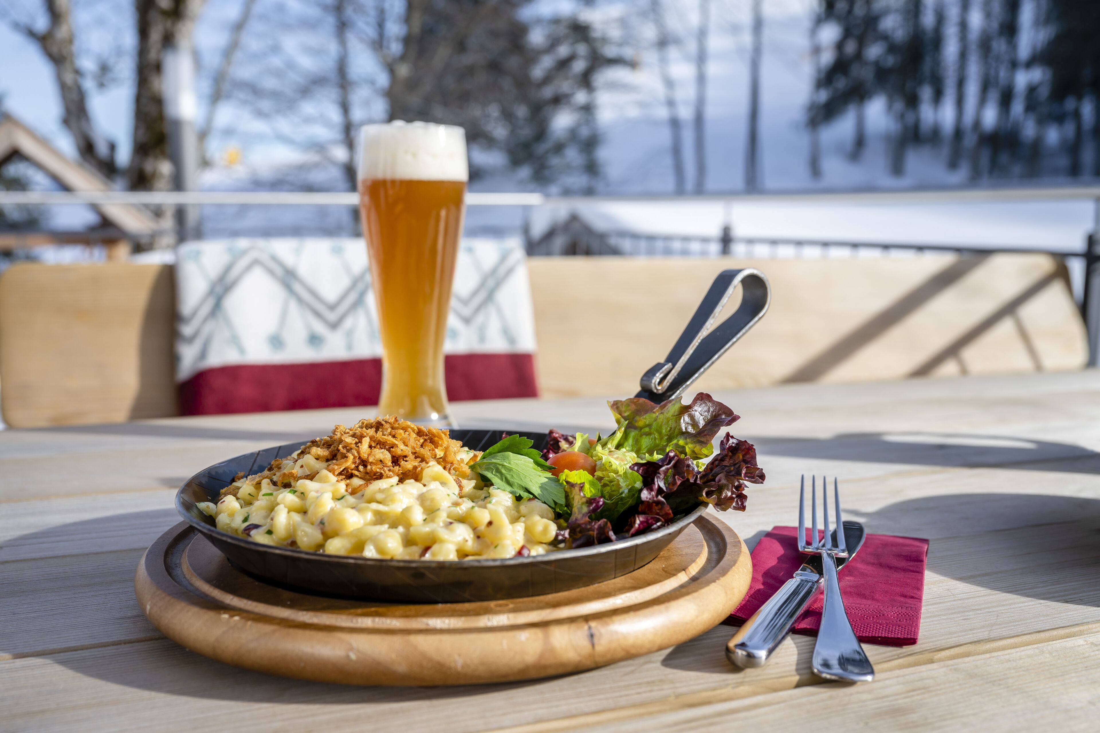 Breakfast, lunch, dinner served; alfresco dining