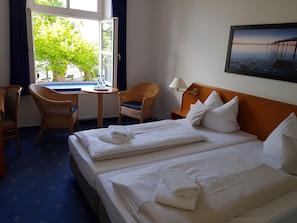 Bureau, fer et planche à repasser, Wi-Fi gratuit, draps fournis