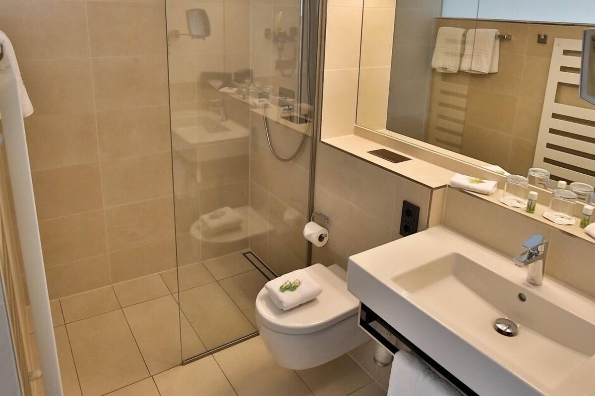 junior suite | bathroom | shower, hair dryer, towels