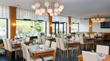 TĂ€gliches FrĂŒhstĂŒcksbuffet (15.00 EUR pro Person)