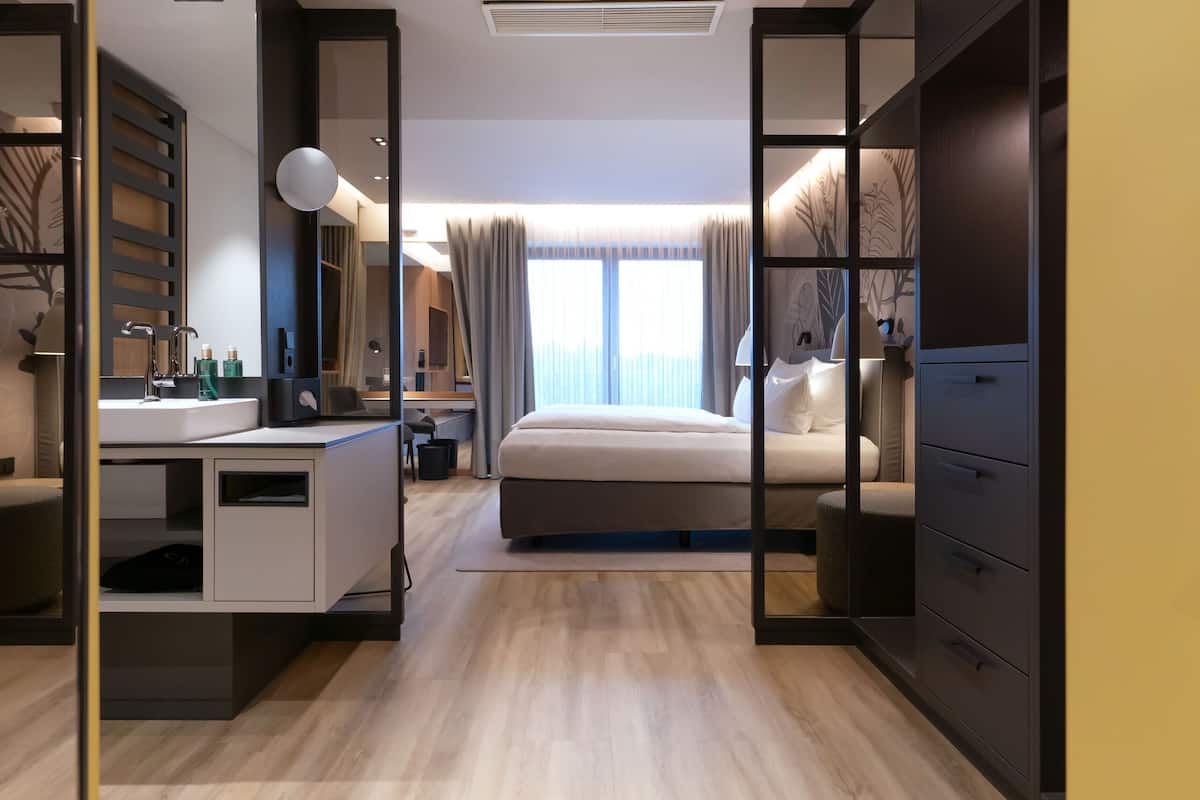 comfort studio suite, 1 bedroom, non smoking, garden view | premium bedding, desk, laptop workspace, soundproofing