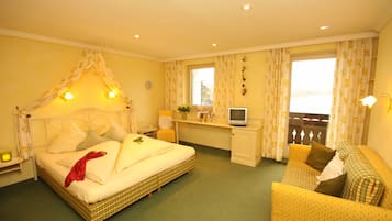 Romantisches Doppelzimmer, Seeblick, Seeseite | 2 Schlafzimmer, hochwertige Bettwaren, Minibar, Zimmersafe