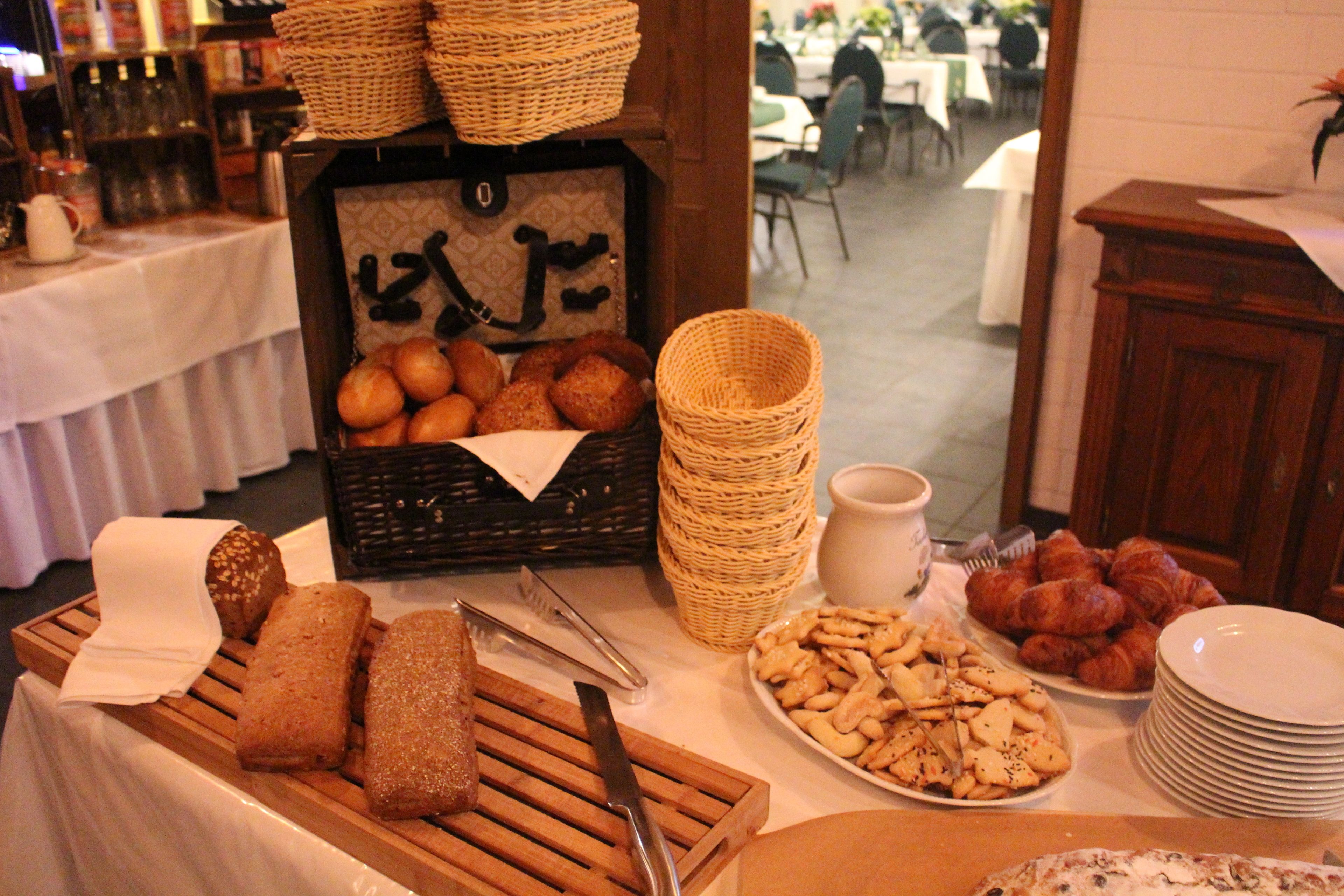 Se ofrece un desayuno bufé (14.00 EUR por persona)