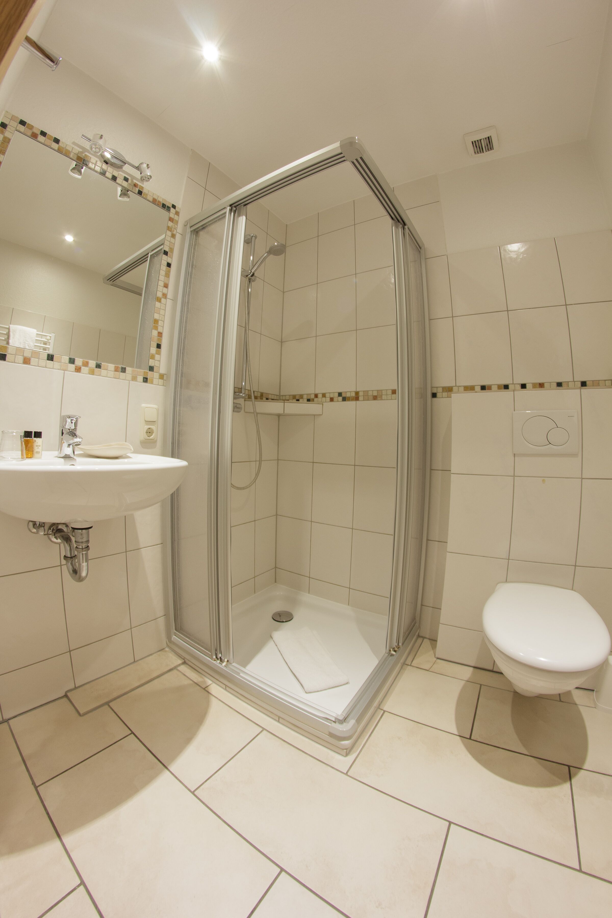classic single room | bathroom | free toiletries, hair dryer, towels, soap