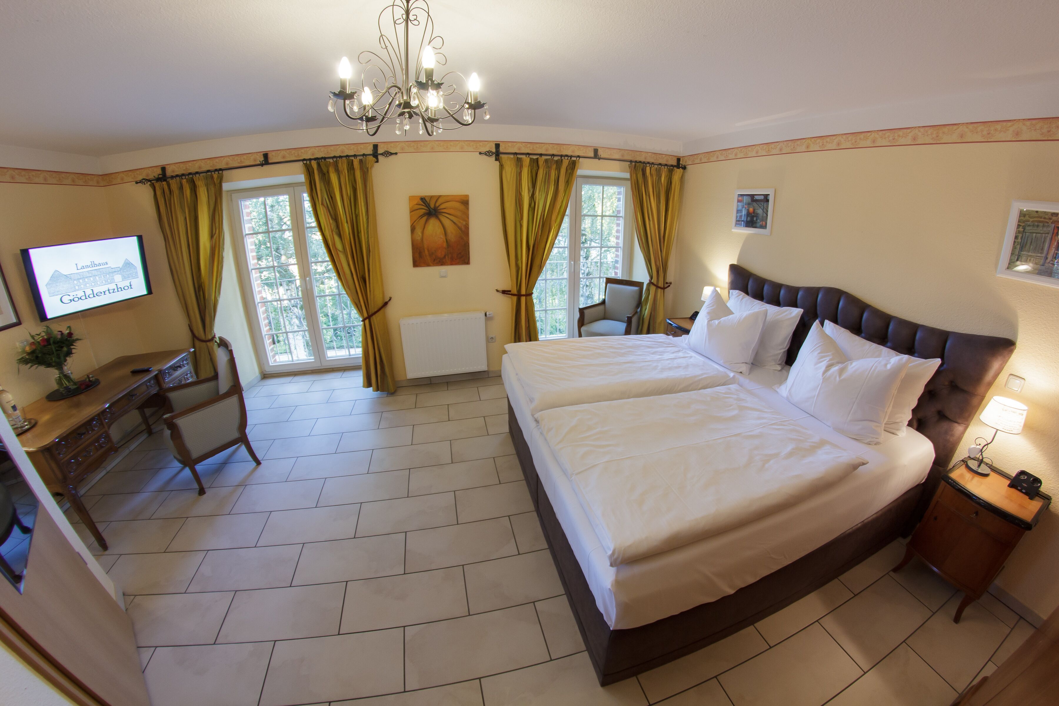 classic double room | individually decorated, individually furnished, desk, blackout curtains