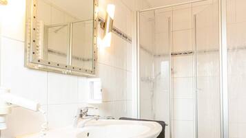 Ilmaiset hygieniatuotteet, hiustenkuivaaja