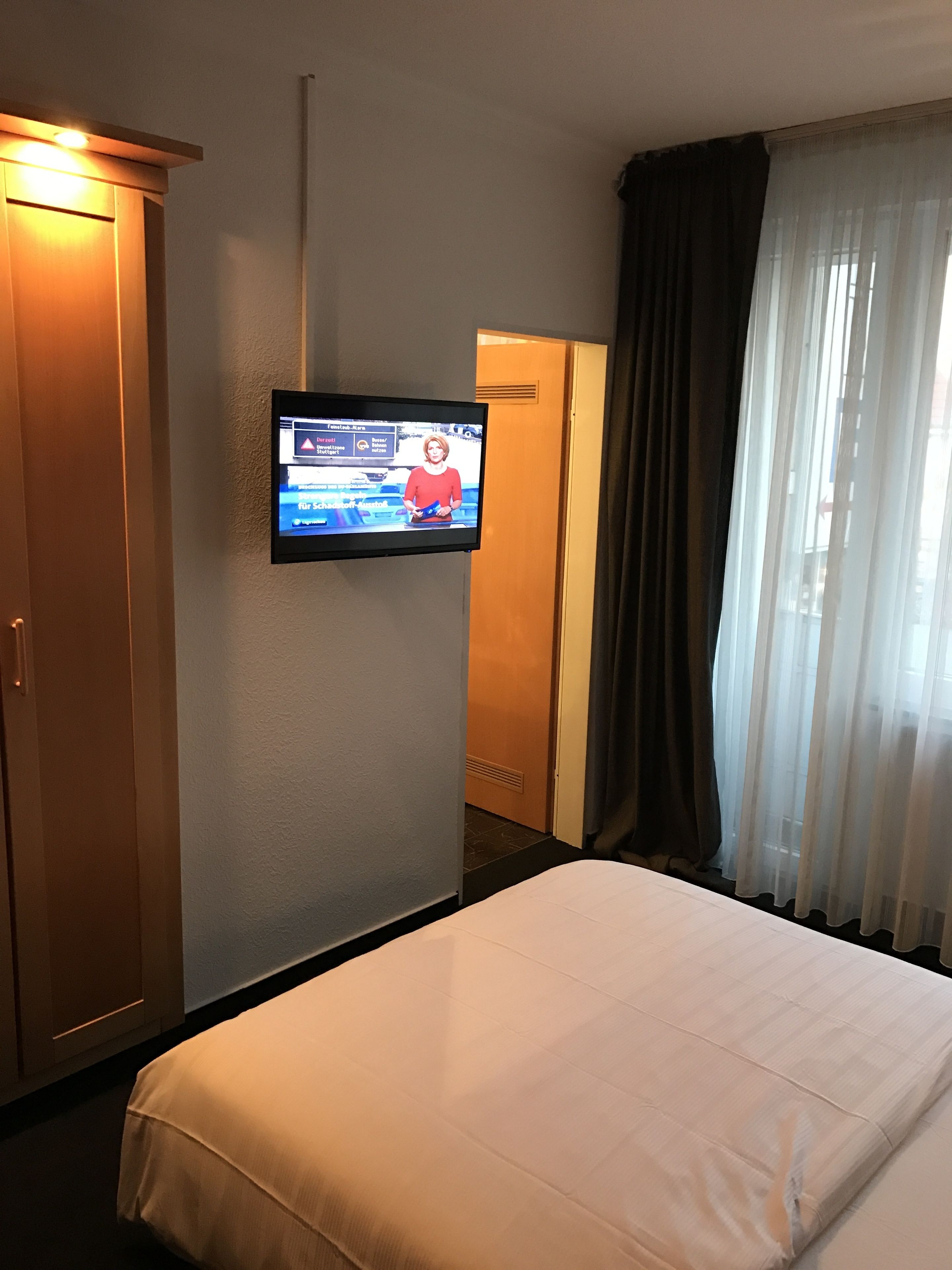 single room | in-room safe, desk, soundproofing, cots/infant beds