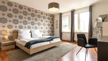 Zimmersafe, Schreibtisch, schallisolierte Zimmer, Babybetten