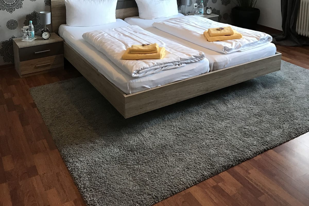 In-room safe, desk, soundproofing, cribs (surcharge)