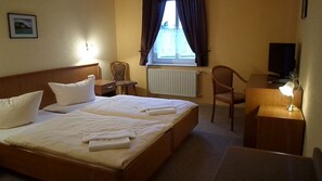 Basic Double Room | In-room safe, individually furnished, desk, free WiFi