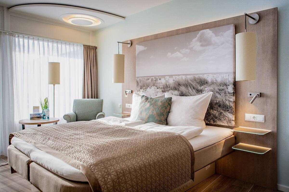 double room single use | minibar, in-room safe, desk, soundproofing