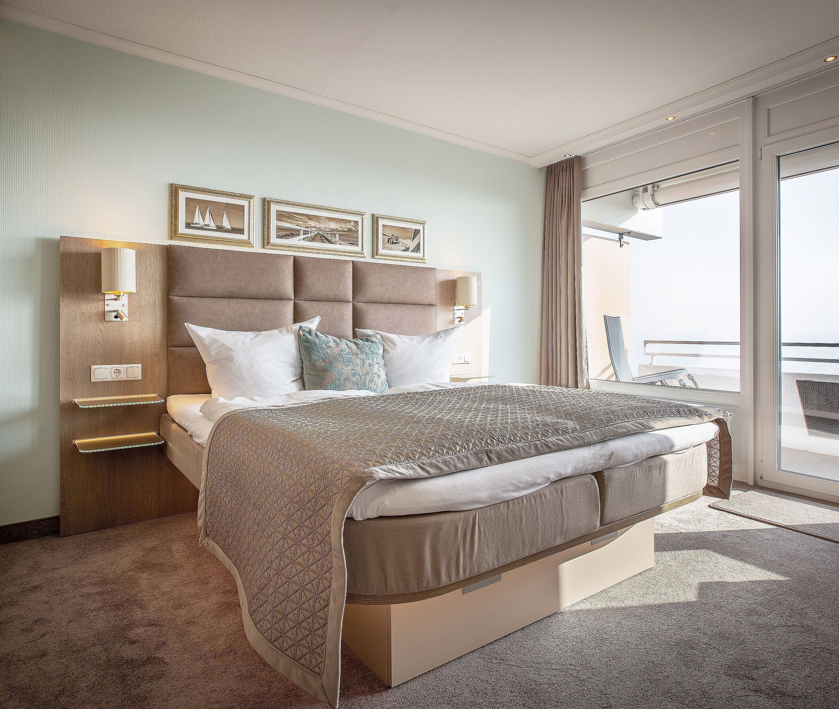 suite | minibar, in-room safe, desk, soundproofing