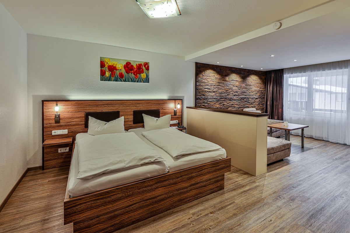 Deluxe Double Room | Minibar, in-room safe, desk, free WiFi