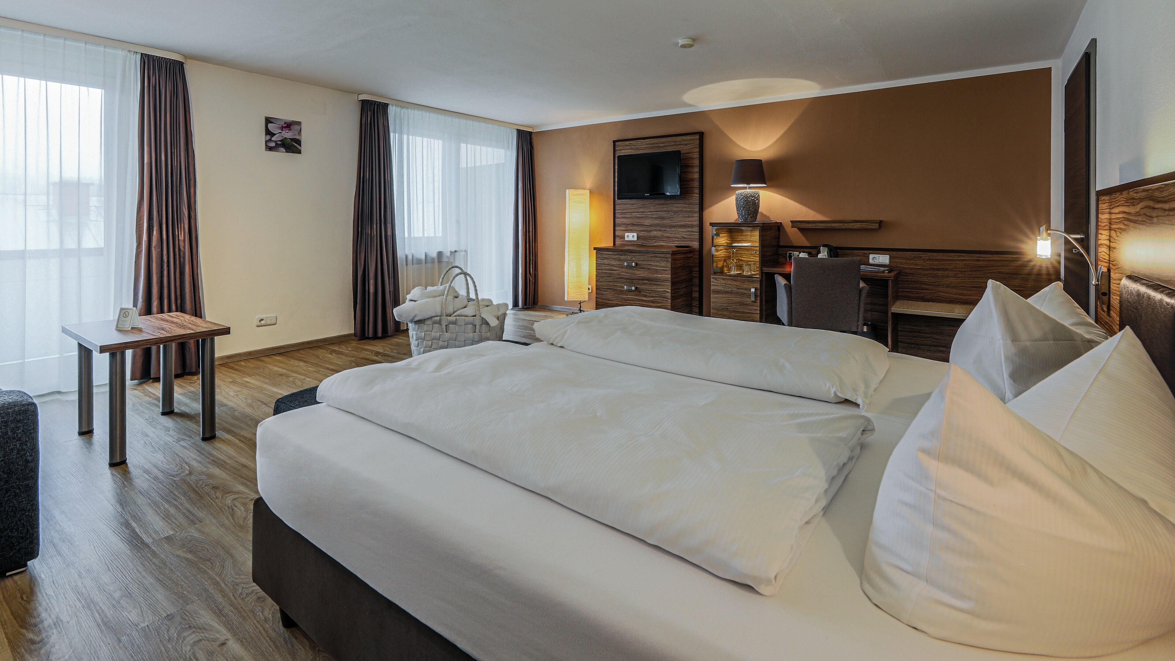 superior double room | minibar, in-room safe, desk, free wifi