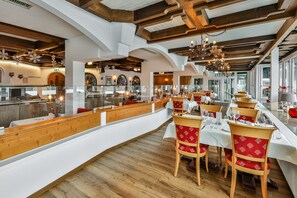 Breakfast and dinner served, German cuisine