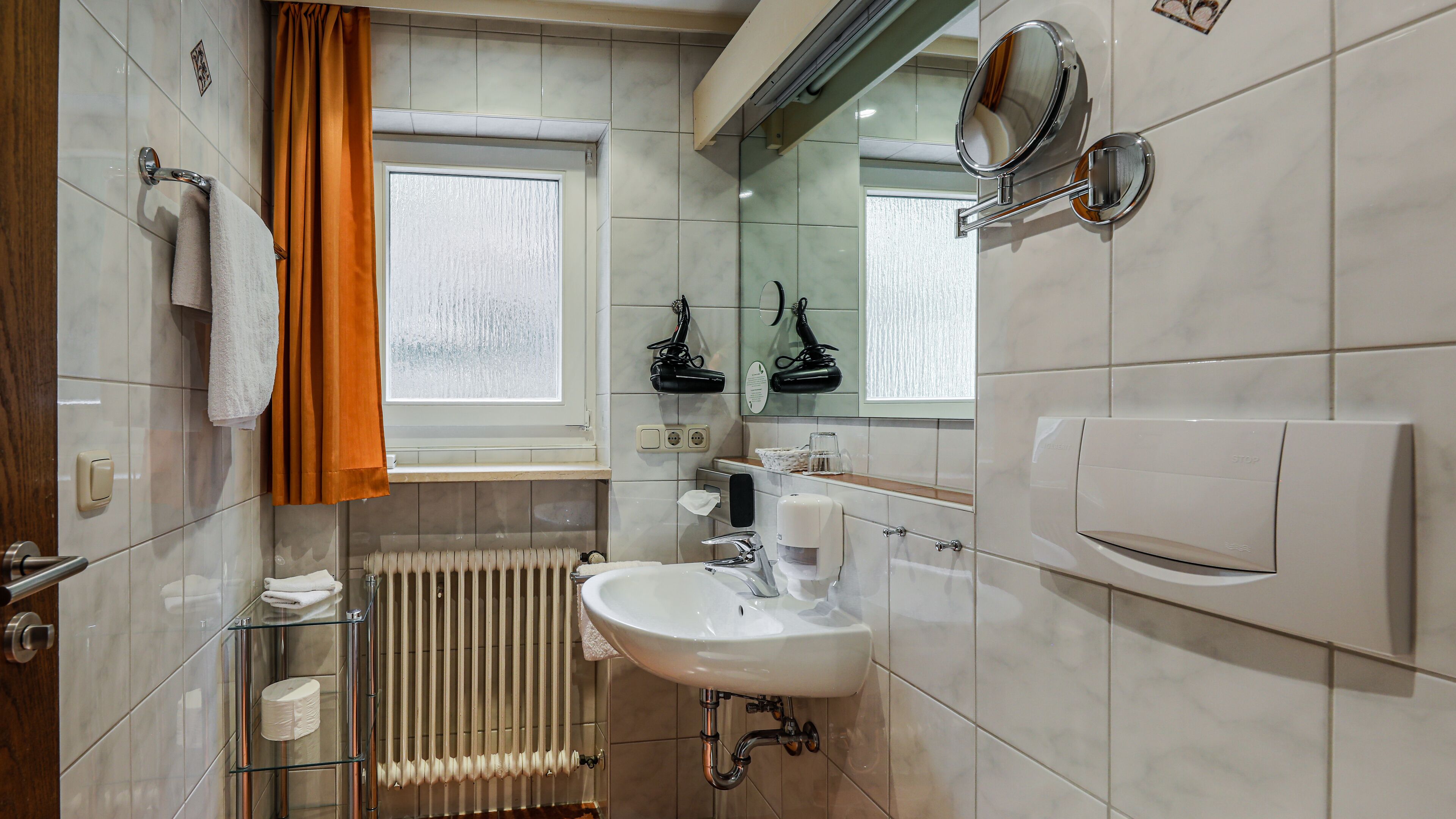 single room | bathroom | shower, free toiletries, hair dryer, bathrobes