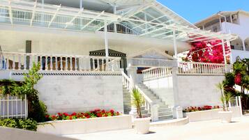 Entrée de l’hébergement