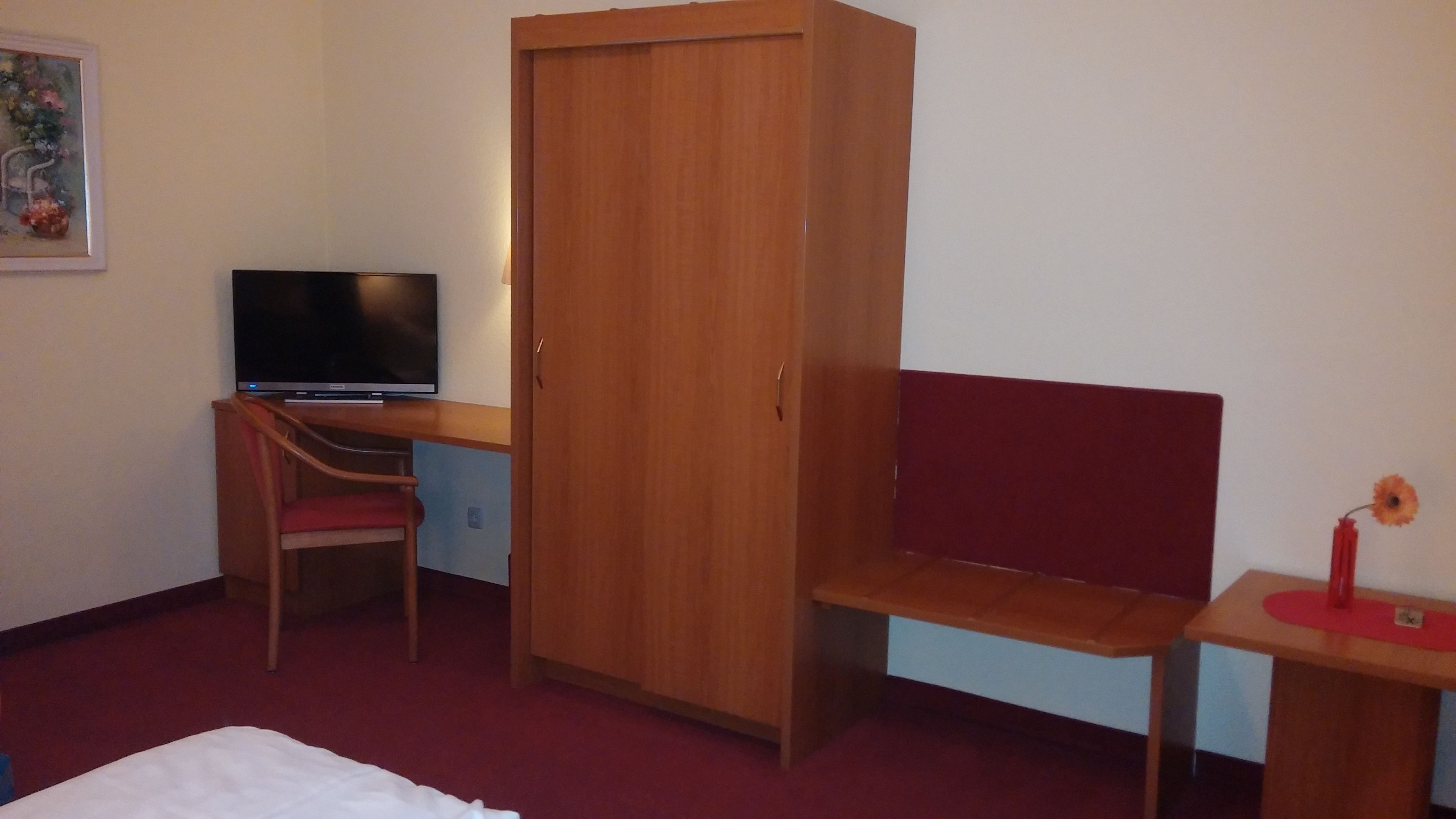 double room | in-room safe, desk, iron/ironing board, rollaway beds