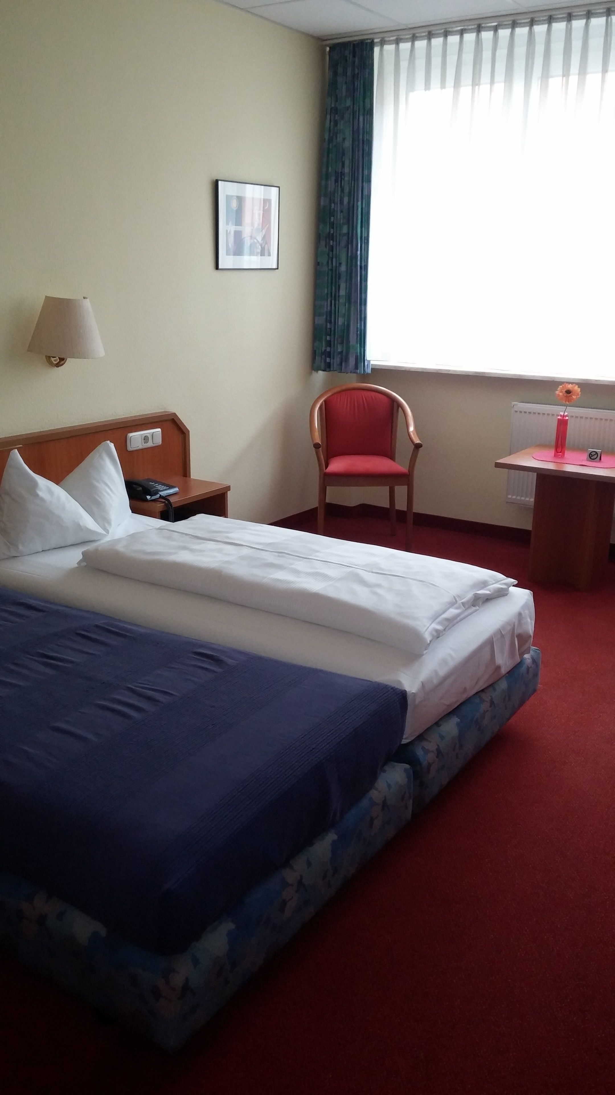 single room | in-room safe, desk, iron/ironing board, rollaway beds