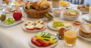 Daily buffet breakfast (EUR 17 per person) - PLAZA Hotel Föhr am Bodensee (Friedrichshafen)