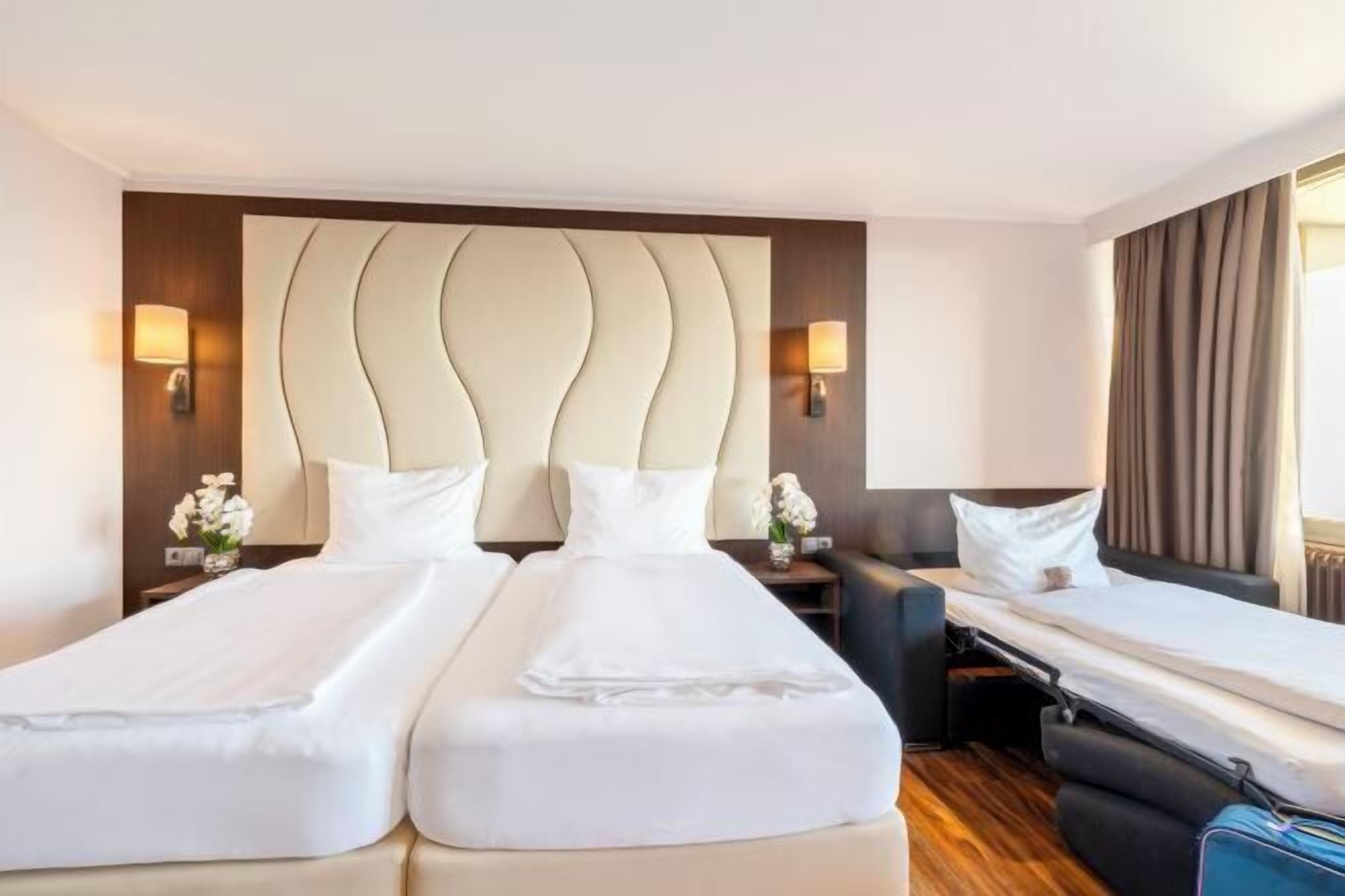 Ropa de cama hipoalergénica, minibar, caja fuerte y escritorio