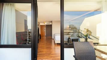 Dreibettzimmer, Balkon | Allergikerbettwaren, Minibar, Zimmersafe, Schreibtisch