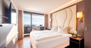 Standard Doppelzimmer mit Seeblick | Hypo-allergenic bedding, minibar, in-room safe, desk - PLAZA Hotel Föhr am Bodensee (Friedrichshafen)