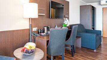 Dreibettzimmer, Balkon | Allergikerbettwaren, Minibar, Zimmersafe, Schreibtisch