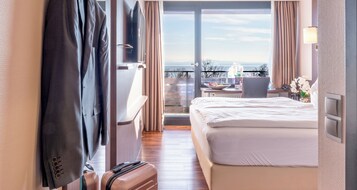 Ropa de cama hipoalergénica y minibar 